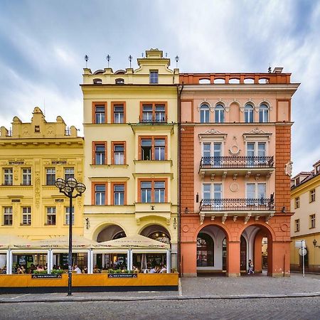 Modern Family Apt. With Central Square Entrance Hradec Králové Zewnętrze zdjęcie
