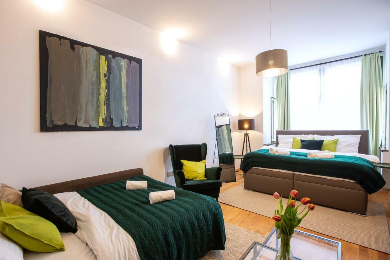 Modern Family Apt. With Central Square Entrance Hradec Králové Zewnętrze zdjęcie