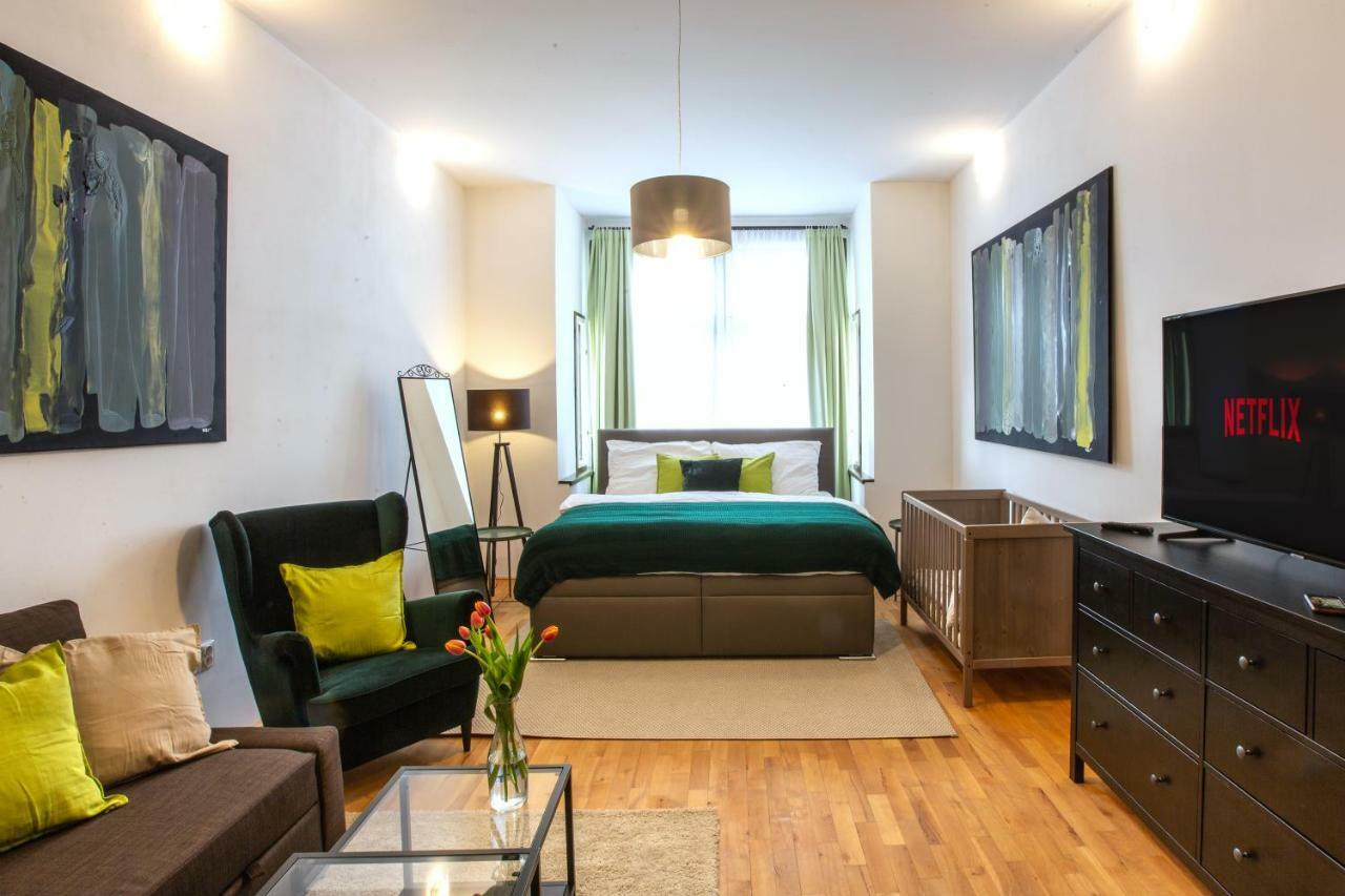 Modern Family Apt. With Central Square Entrance Hradec Králové Zewnętrze zdjęcie