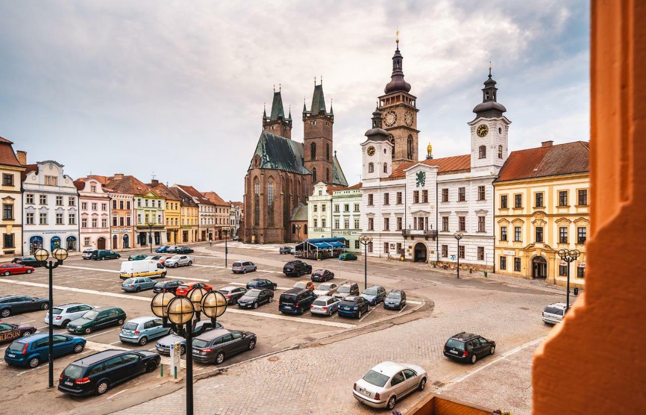 Modern Family Apt. With Central Square Entrance Hradec Králové Zewnętrze zdjęcie