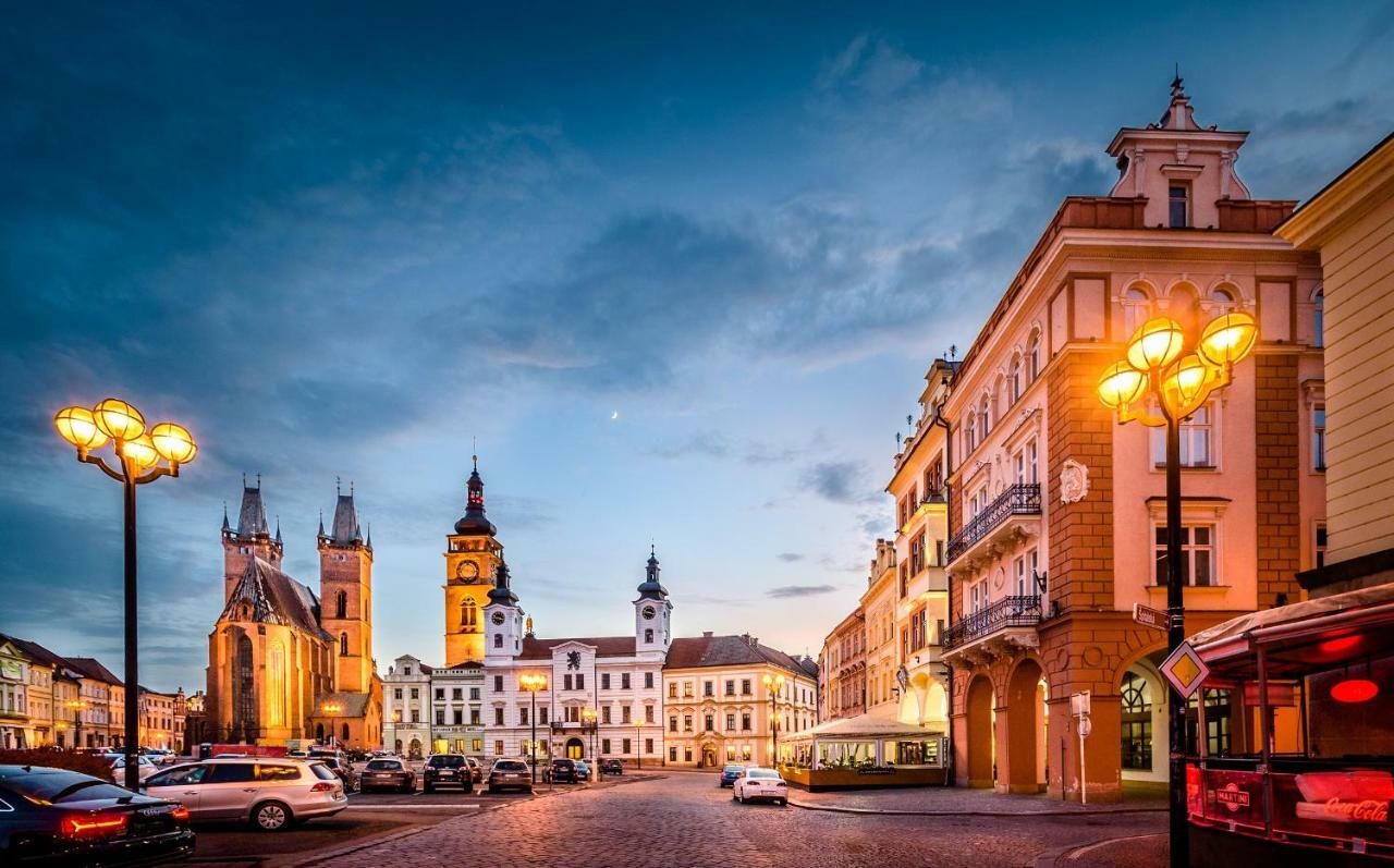 Modern Family Apt. With Central Square Entrance Hradec Králové Zewnętrze zdjęcie